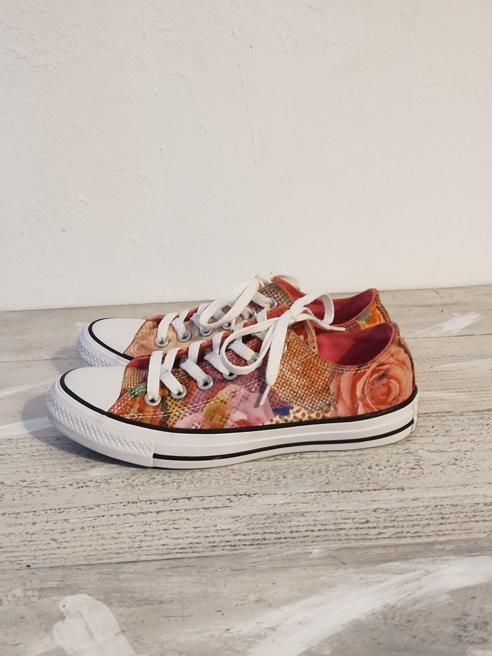 Converse All Star U.S.A sizeWomen's Sz 7 Low Top Shoes Roses Flower Floral Pink